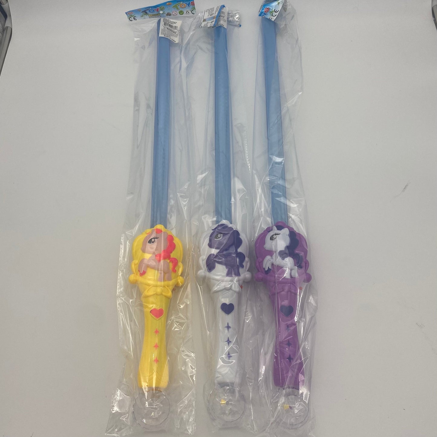 5577-1CS 27.6” Unicorn Sword w/light (120pcs/cs) (10dz/cs)