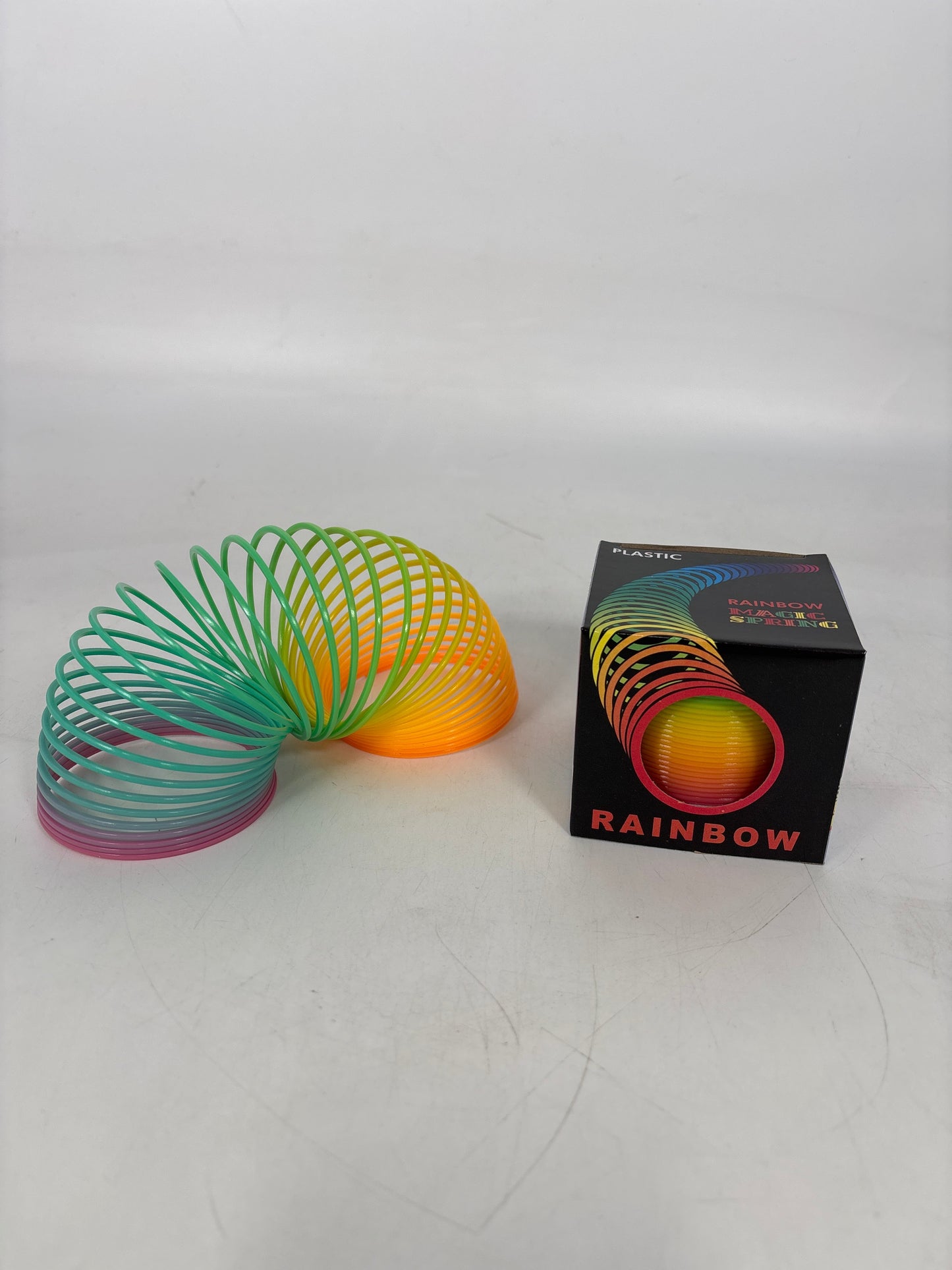 0567 Rainbow Slinky w/box  (12)